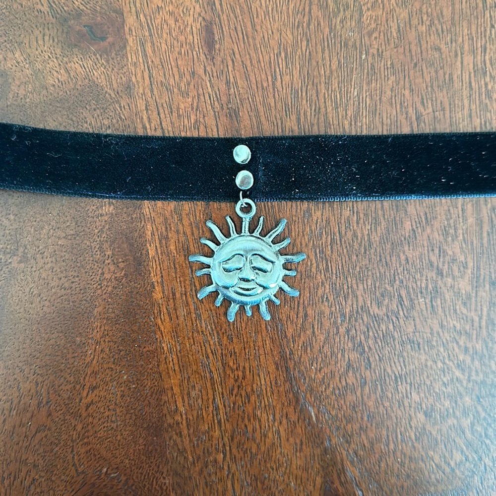 Choker necklace
